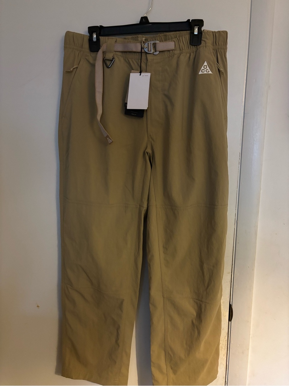 Nike ACG Pants Men’s Size L Beige Standard Fit Straight Leg FN2450-297